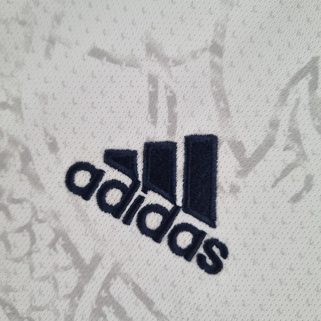 Camiseta Retro Real Madrid Blanca 22/23 - espalda