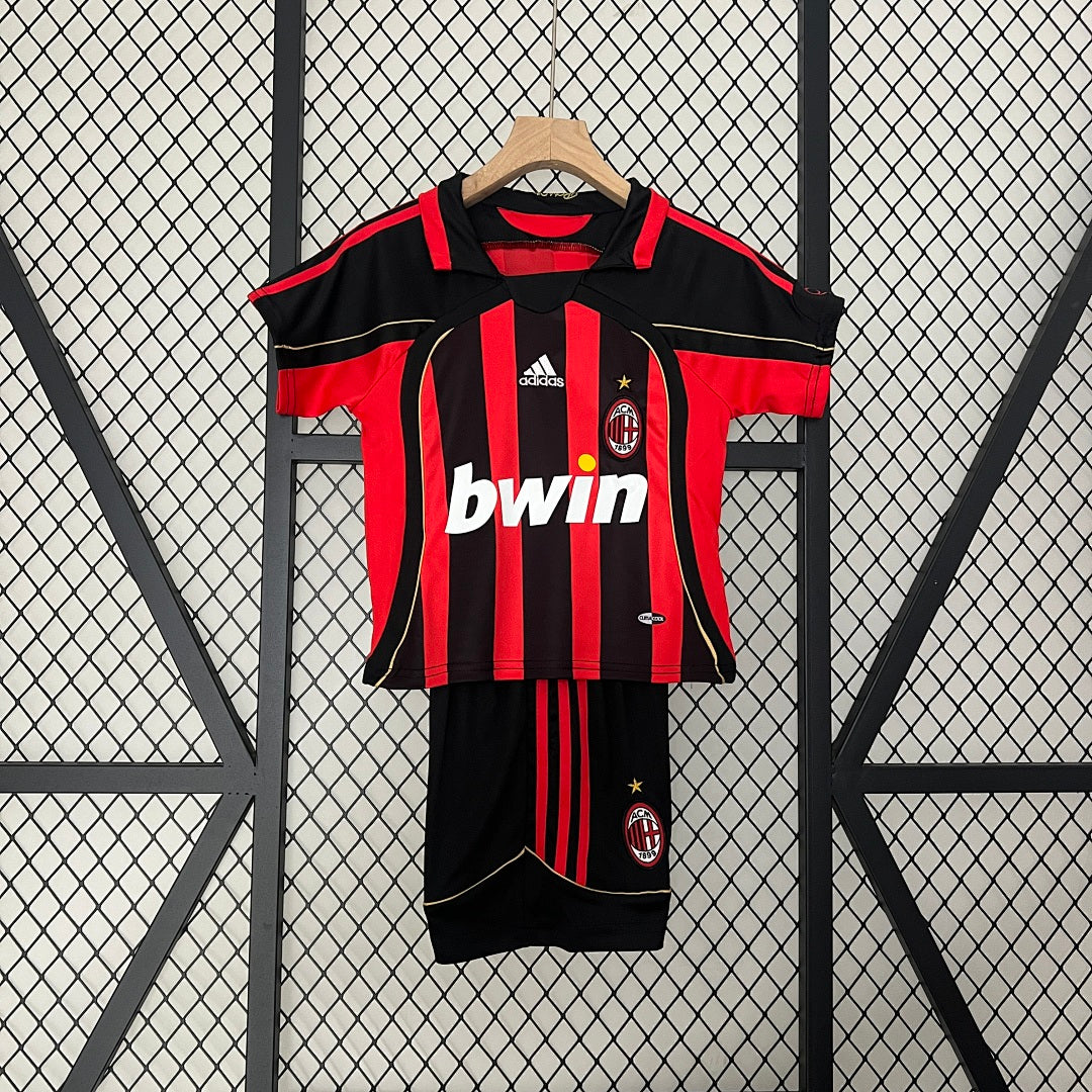 Conjunto Niños AC Milan Local Negra y Gris Claro 06/07 - frente