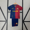 Conjunto Niños FC Barcelona Local Azul Marino y Gris Claro 08/09 - frente