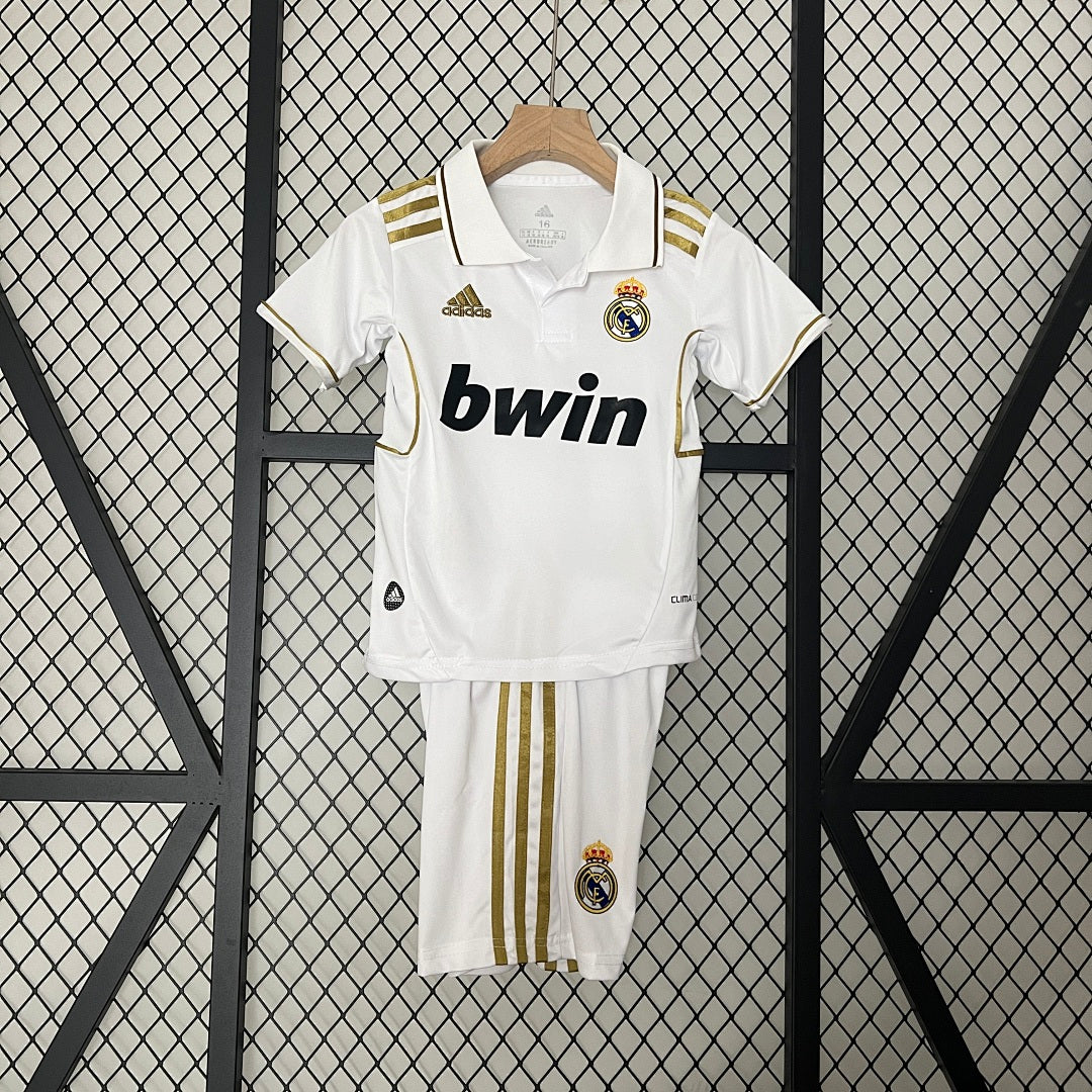 Conjunto Niños Real Madrid Local Gris Claro y Gris 11/12 - frente