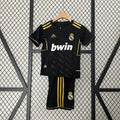 Conjunto Niños Real Madrid Visita Negra y Gris 11/12 - frente