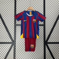 Conjunto Niños FC Barcelona Local Azul Marino y Burdeos 05/06 - frente