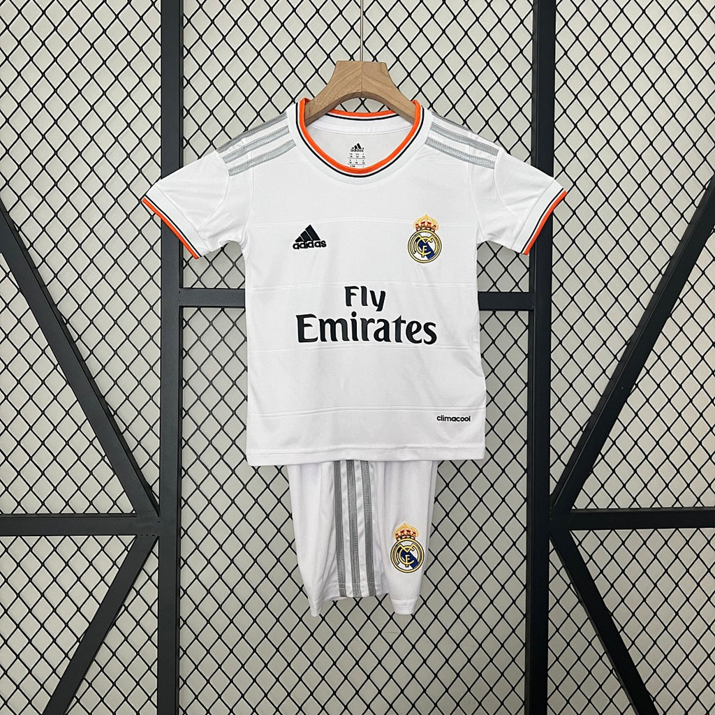 Conjunto Niños Real Madrid Local Gris Claro y Gris 13/14 - frente