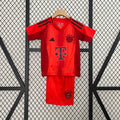 Conjunto Niños Bayern Múnich Local 2024/25 - frente