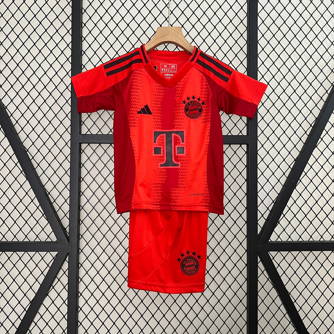 Conjunto Niños Bayern Múnich Local 2024/25 - frente
