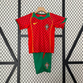 Conjunto Niños Portugal Local Gris y Roja 2004 - frente