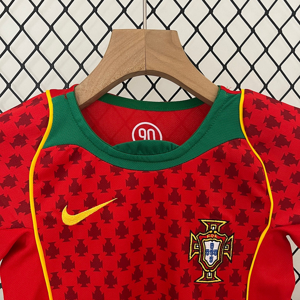 Conjunto Niños Portugal Local Roja y Gris 2004 - espalda
