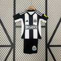 Conjunto Niños Newcastle United Local 2024/25 - frente