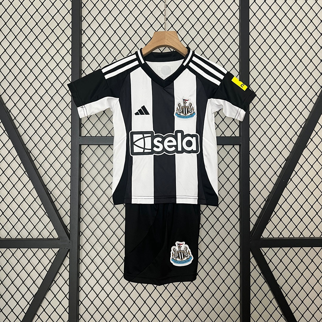 Conjunto Niños Newcastle United Local 2024/25 - frente