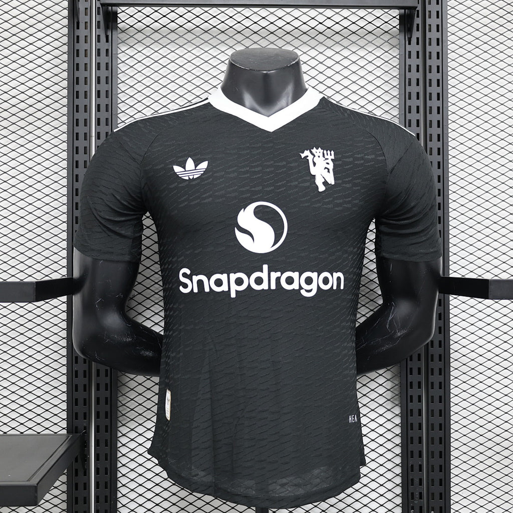 Camiseta Manchester United Negra 2024/25 Versión Jugador - frente
