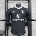 Camiseta Manchester United Negra 2024/25 Versión Jugador - frente