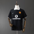 Camiseta Retro Manchester United Visita Negra y Gris 03/05 - frente