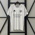 Camiseta Arsenal Gris Claro y Negra Blanca Edición Especial 2025/26 - frente