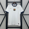 Camiseta FC Barcelona Gris Claro y Negra Edición Especial 2025/26 - frente