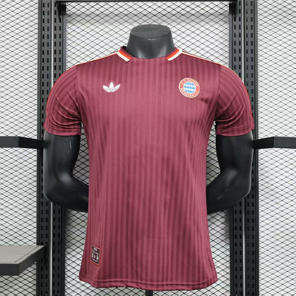 Camiseta Bayern Múnich Roja y Burdeos 125º Aniversario 2025/26 Versión Jugador - frente