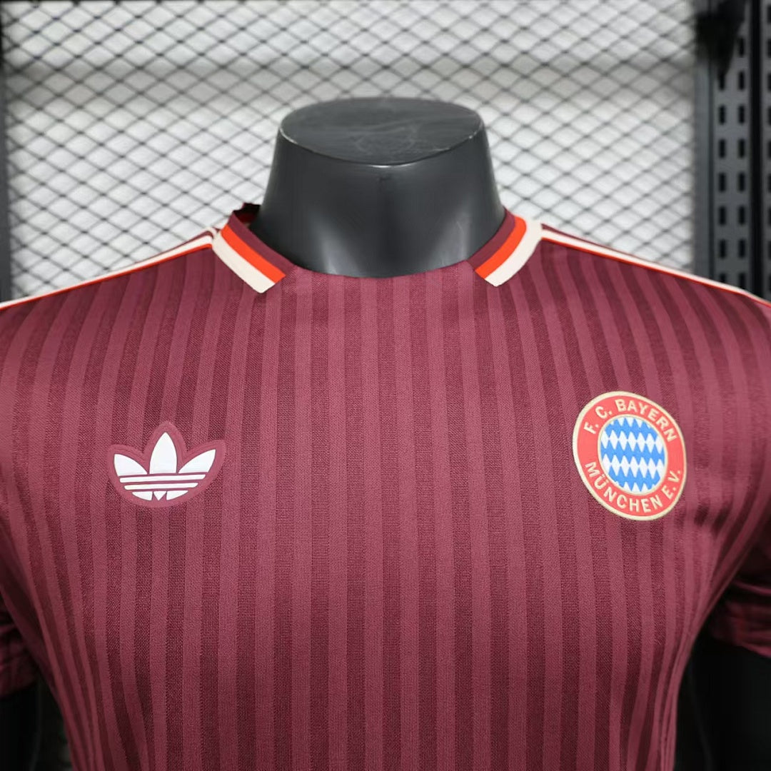 Camiseta Bayern Múnich Roja y Burdeos 125º Aniversario 2025/26 Versión Jugador - espalda