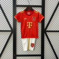 Conjunto Niños Bayern Múnich 125º Aniversario 2025/26 - frente