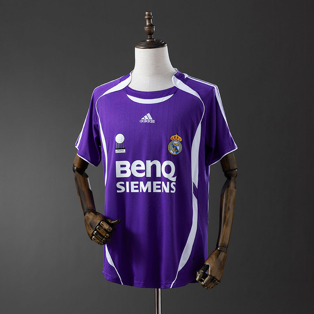 Camiseta Retro Real Madrid Tercera Negra y Morada 06/07 - frente