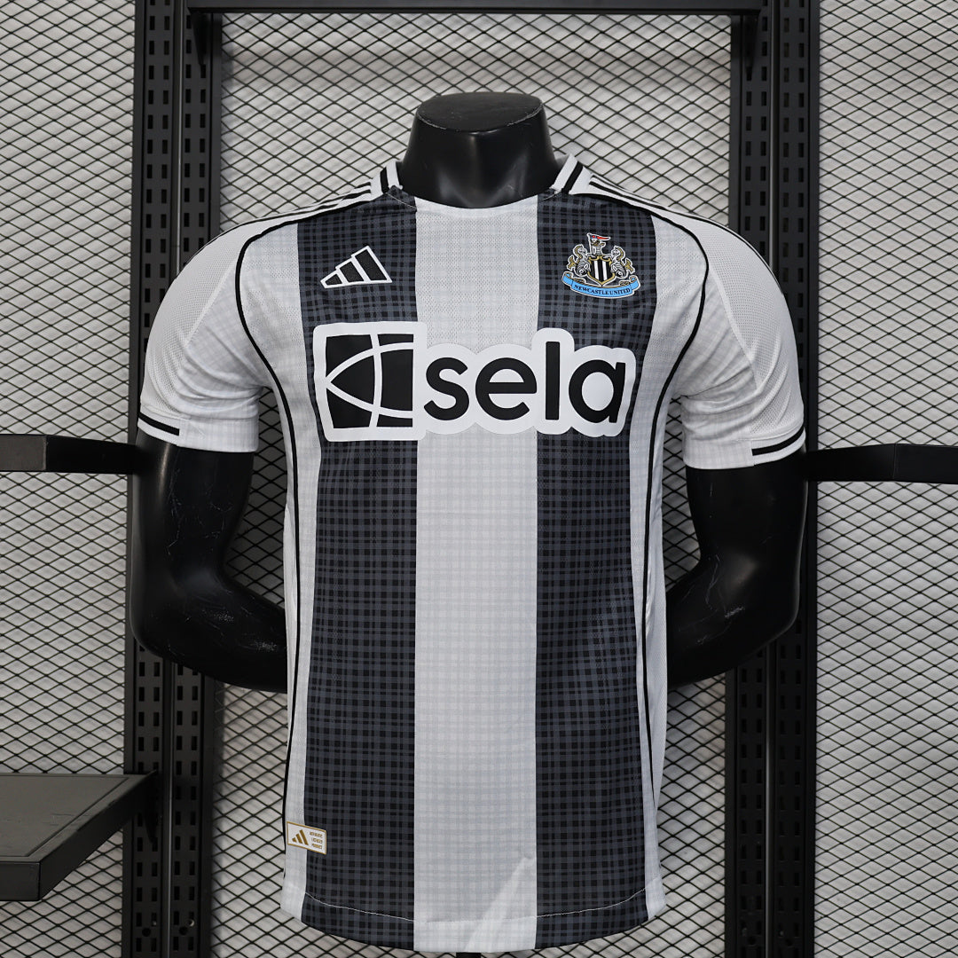 Camiseta Newcastle United Local 2025/26 Versión Jugador - frente