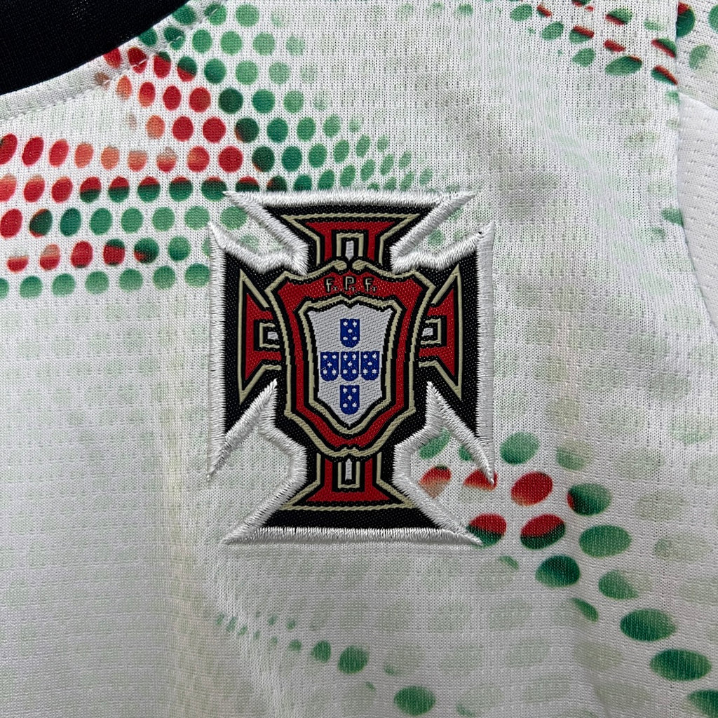 Conjunto Niños Portugal Visita Blanca y Gris Claro 2025 - espalda