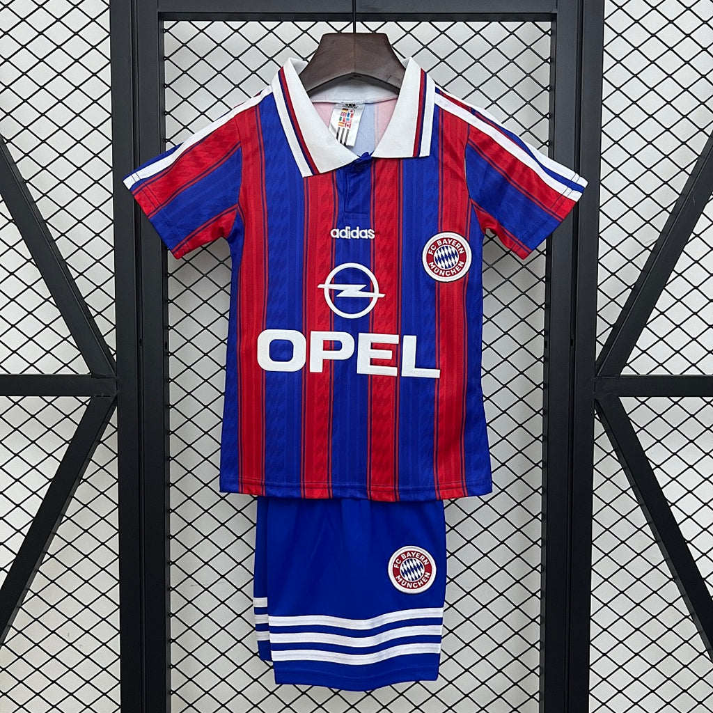 Conjunto Niños Bayern Múnich Local 95/97 - frente