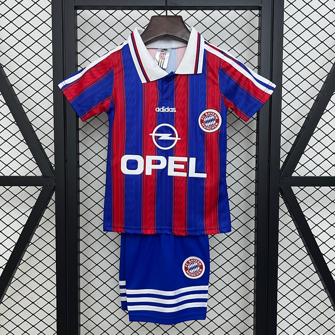 Conjunto Niños Bayern Múnich Local 95/97 - frente