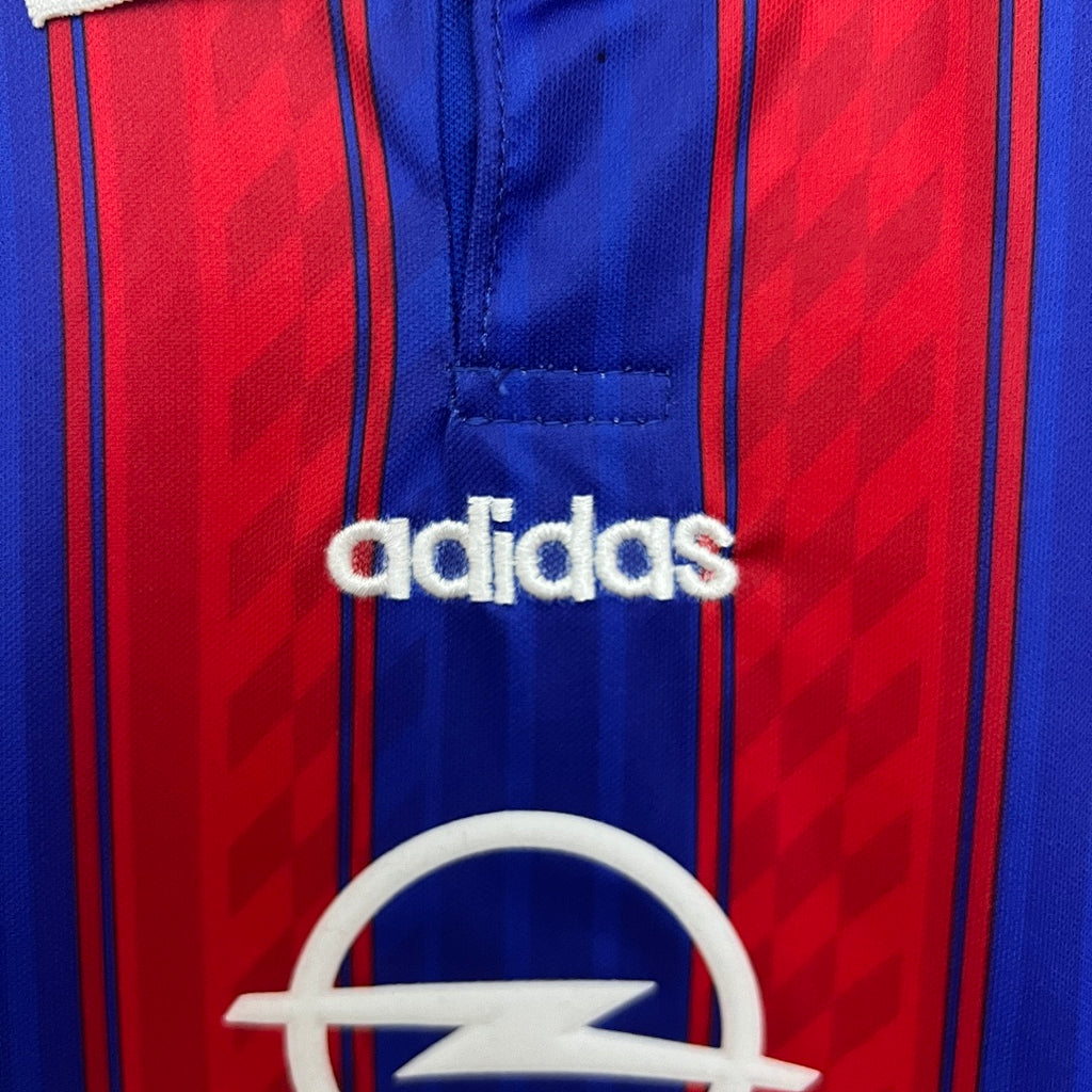 Conjunto Niños Bayern Múnich Local 95/97 - espalda