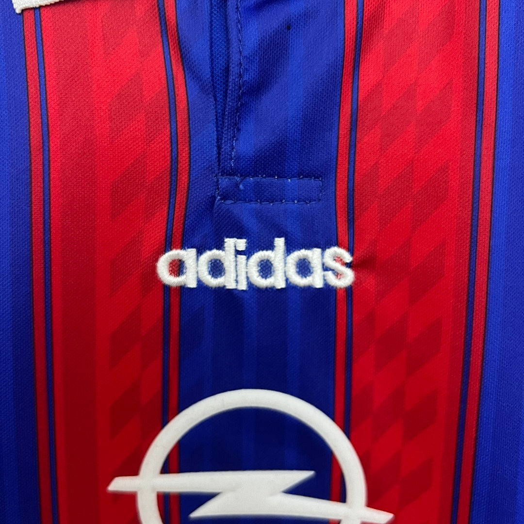 Conjunto Niños Bayern Múnich Local 95/97 - espalda