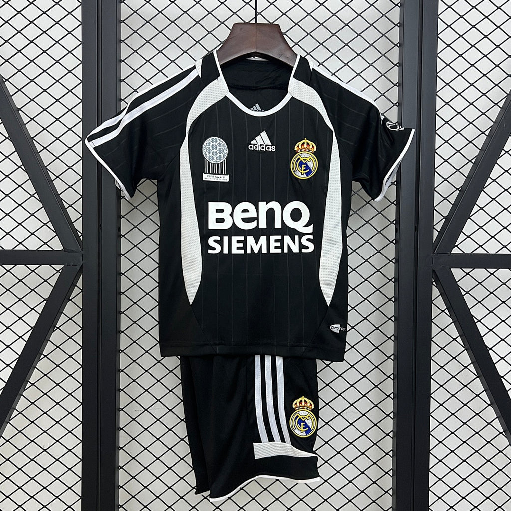 Conjunto Niños Real Madrid Visita 06/07 - frente