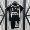Conjunto Niños Real Madrid Visita 06/07 - frente