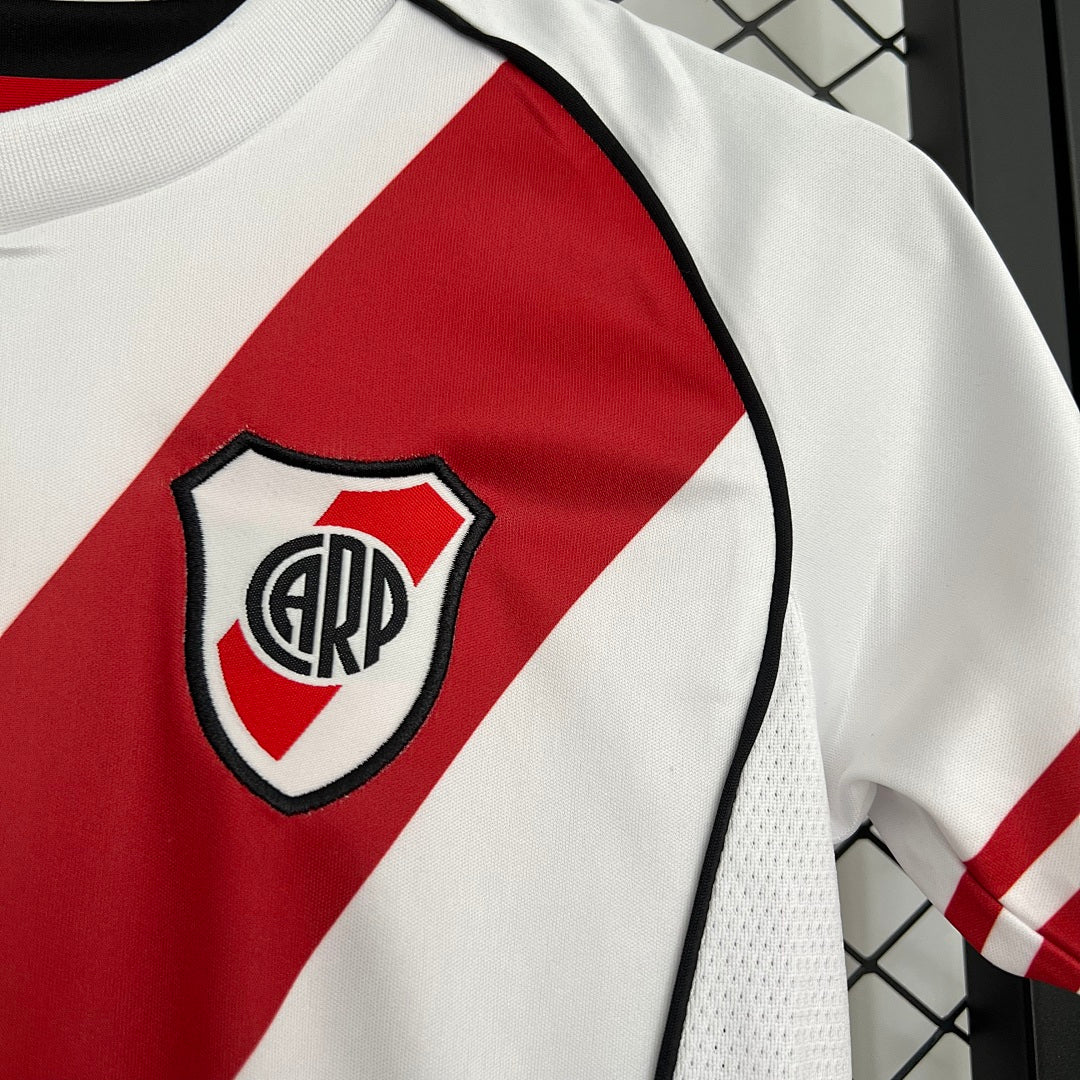 Conjunto Niños River Plate Local 2025/26 - espalda