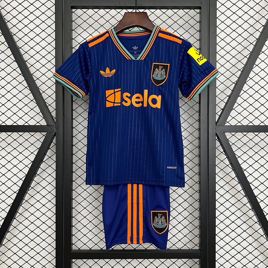 Conjunto Niños Newcastle United Tercera 2025/26 - frente