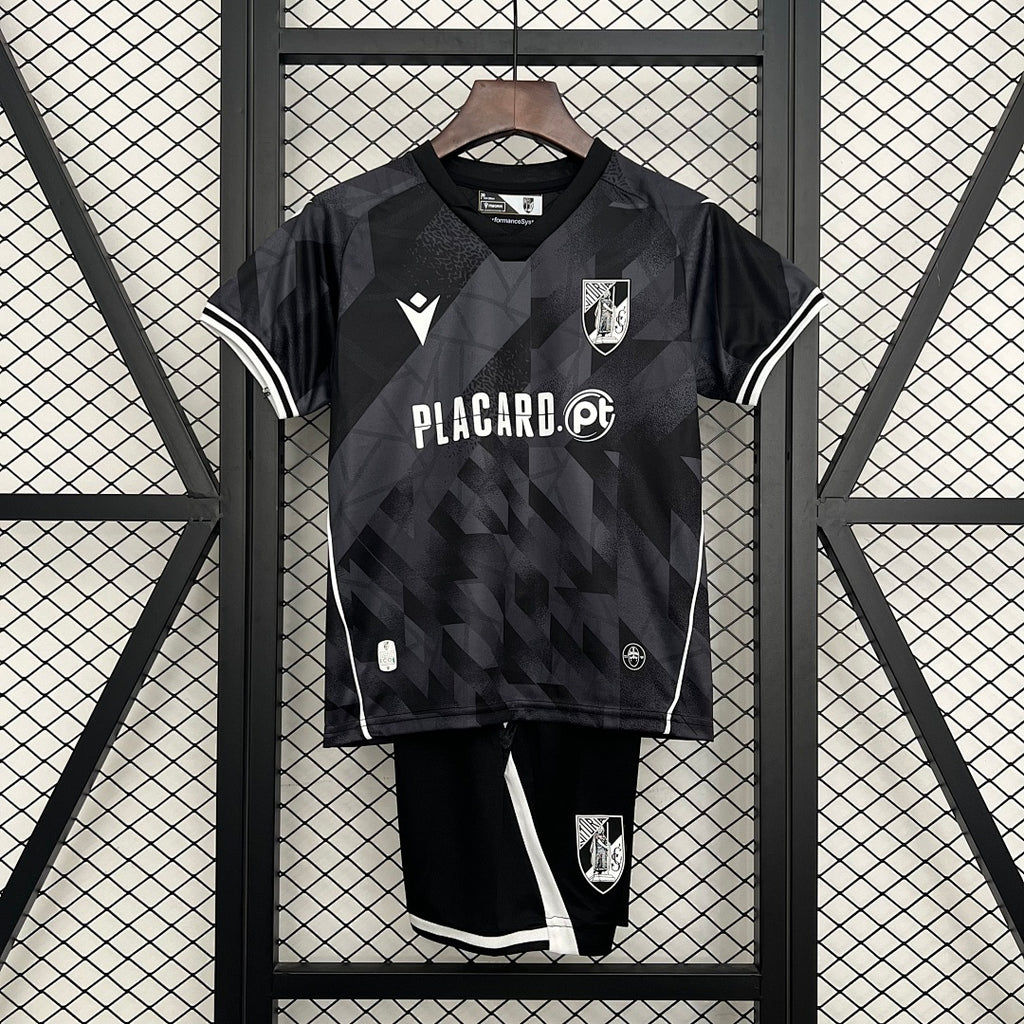 Conjunto Niños Vitória de Guimarães Visita 2025/26 - frente