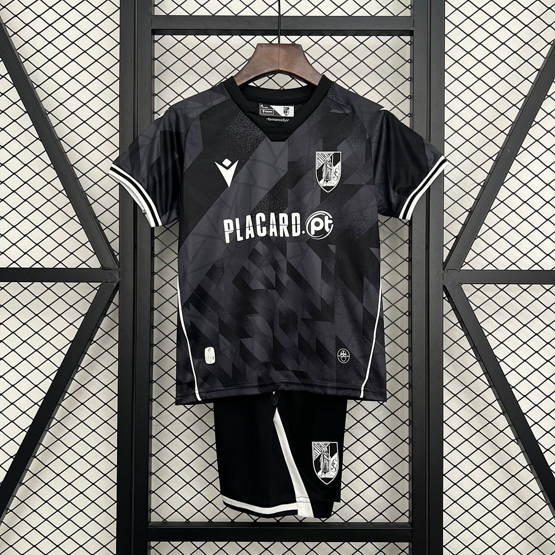 Conjunto Niños Vitória de Guimarães Visita 2025/26 - frente