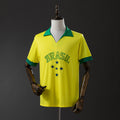Camiseta Retro Brasil Local Negra y Amarilla 1958 - frente