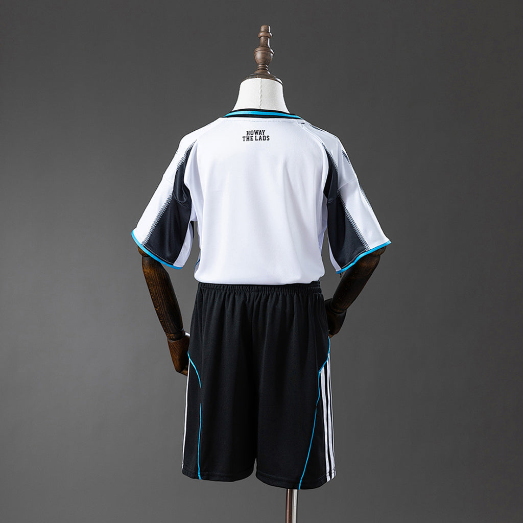 Conjunto Niños Newcastle United Local 2025/26 - espalda
