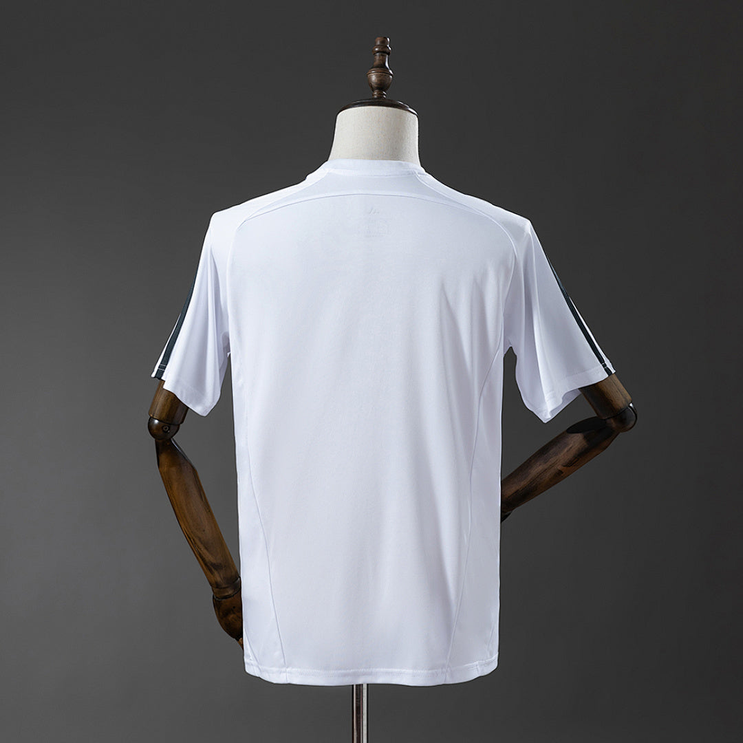 Camiseta Real Madrid Celeste y Negra Edición Especial 2025/26 - espalda