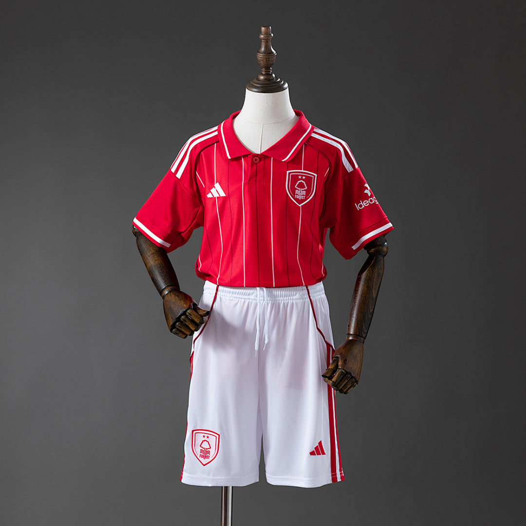 Conjunto Niños Nottingham Forest Local 2025/26 - frente