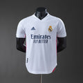 Camiseta Retro Real Madrid Local Celeste y Negra 20/21 Versión Jugador - frente