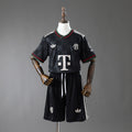 Conjunto Niños Bayern Múnich Visita Negra y Gris 2025/26 - frente