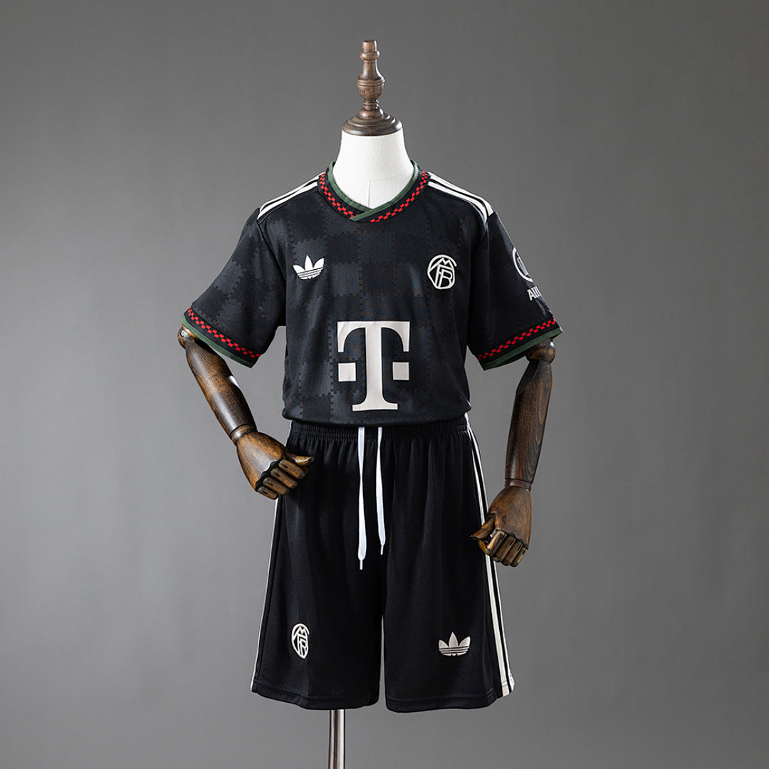Conjunto Niños Bayern Múnich Visita Negra y Gris 2025/26 - frente