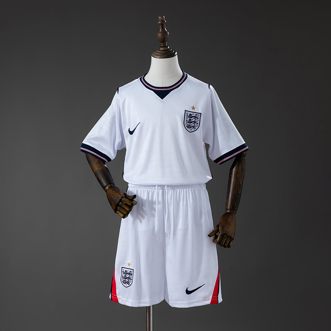 Conjunto Niños Inglaterra Local Celeste y Gris 2026 - frente