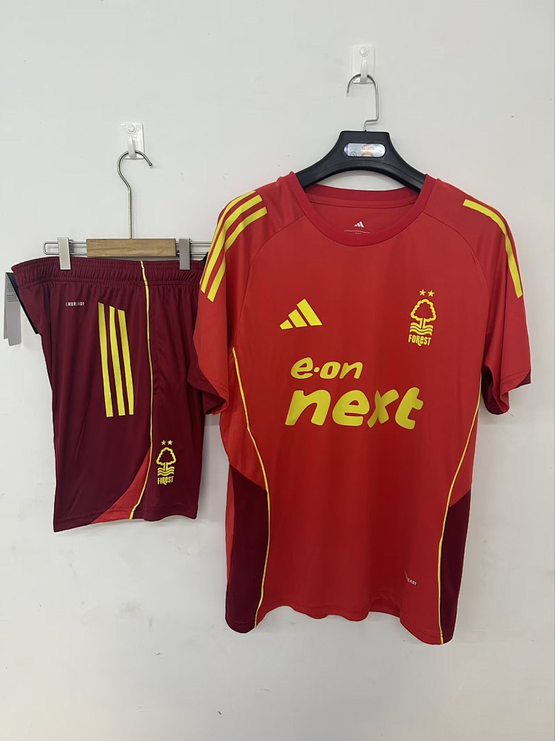Camiseta de Entrenamiento Nottingham Forest Roja 2025/26 II - frente