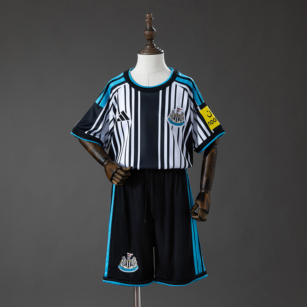 Conjunto Niños Newcastle United Local 2026/27 - frente