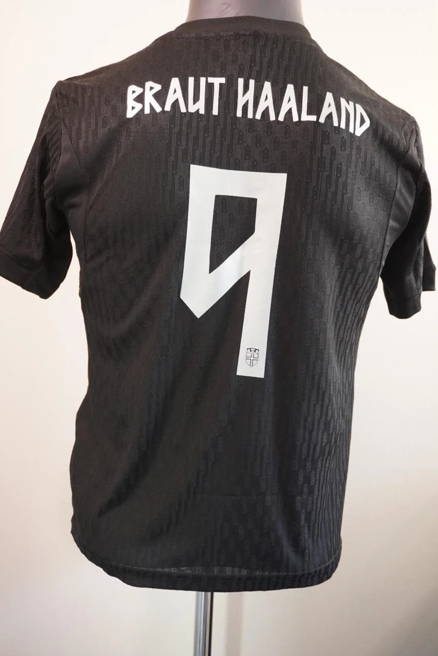 Camiseta Noruega Visita Edición Especial 2026 Versión Jugador — ENVÍO INMEDIATO (Braut Haaland #9) - espalda detalle estampado